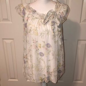 Tendenze Italy silk top with lining. Sleeveless with functioning tie at neck.